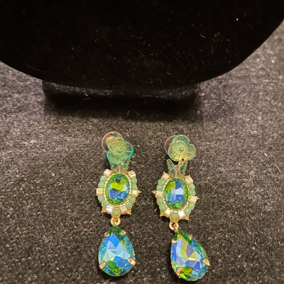 Gold tone Green and Light Blue Crystal Necklace and Matching Earrings Set - Picture 3 of 8